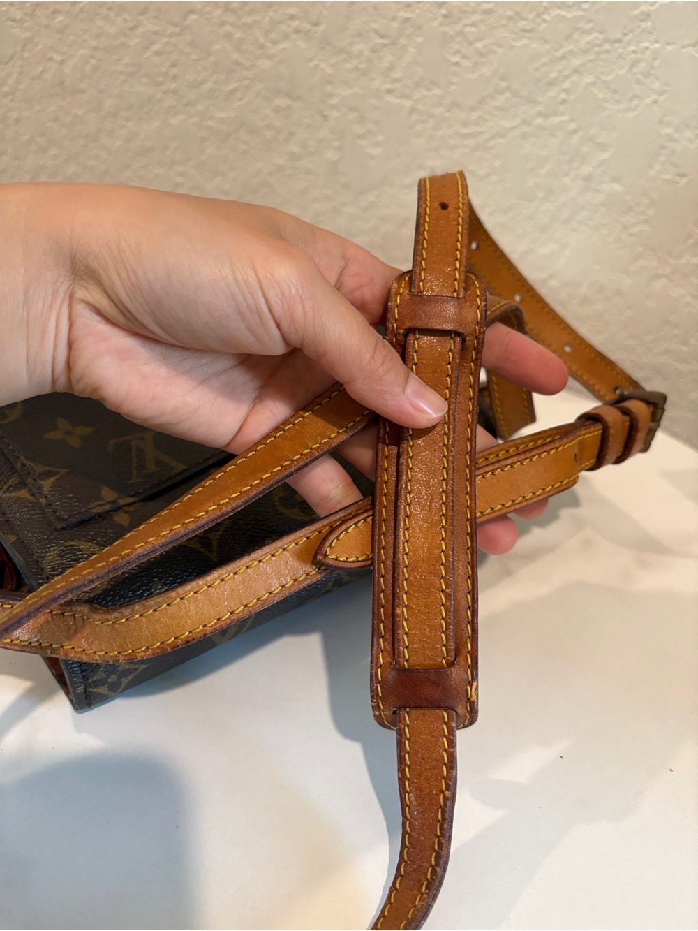 Louis Vuitton Saint Cloud
Brown Monogram Crossbody Bag - Picture 8 of 15